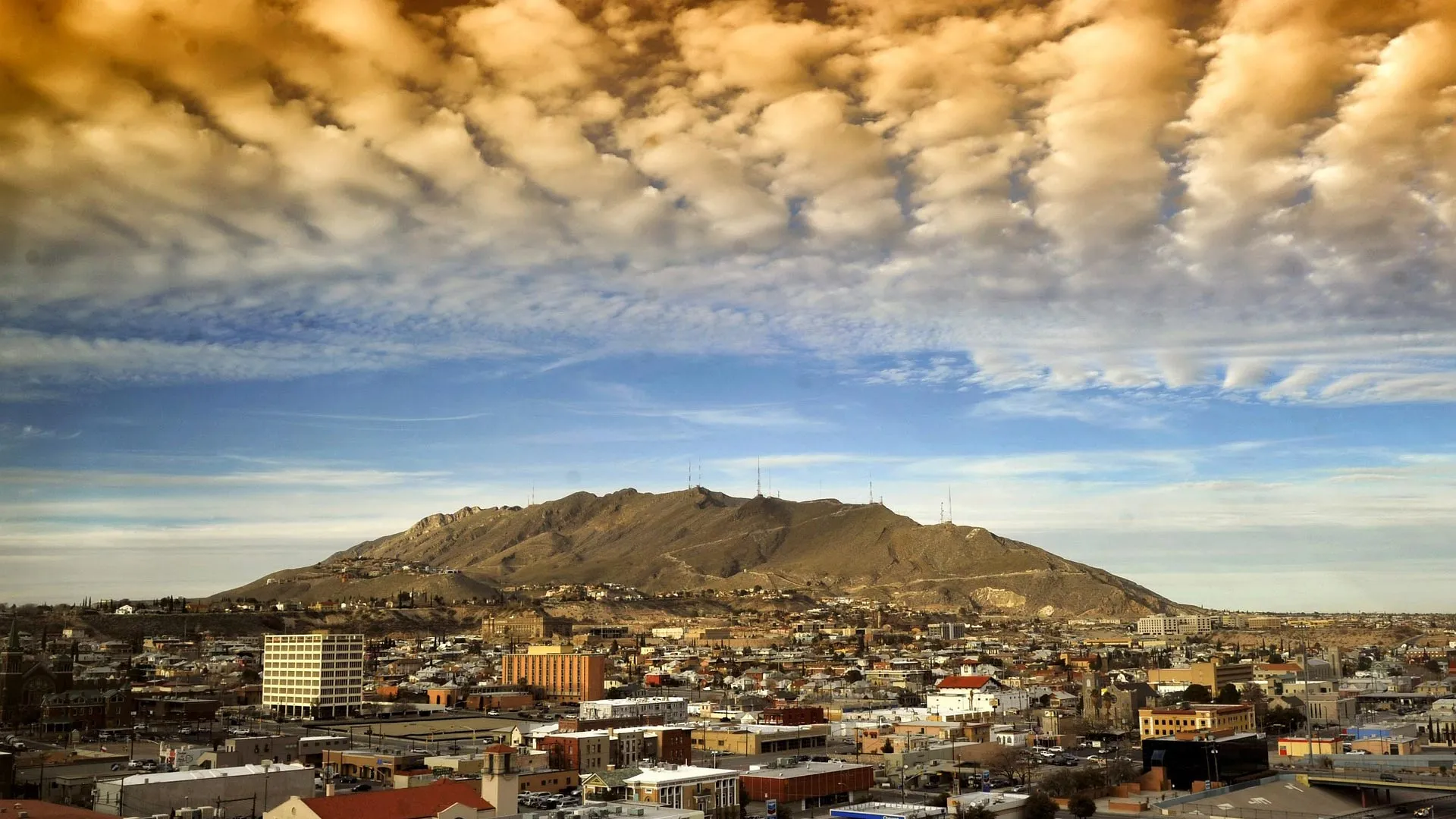 El Paso, TX skyline.