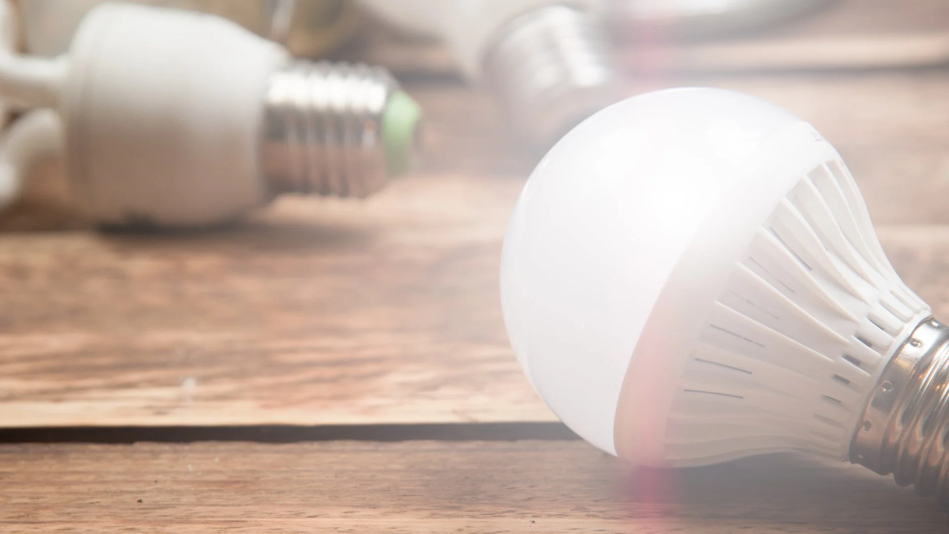 LED vs Incandescent Bulbs - Which Is the Ideal Choice for Landscape Lighting?